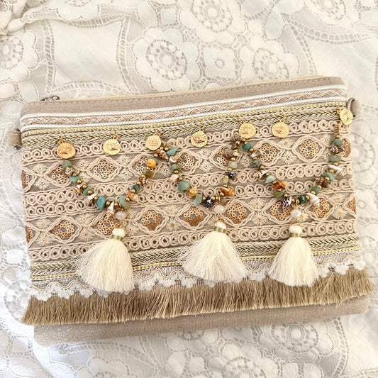 Pochette brodée