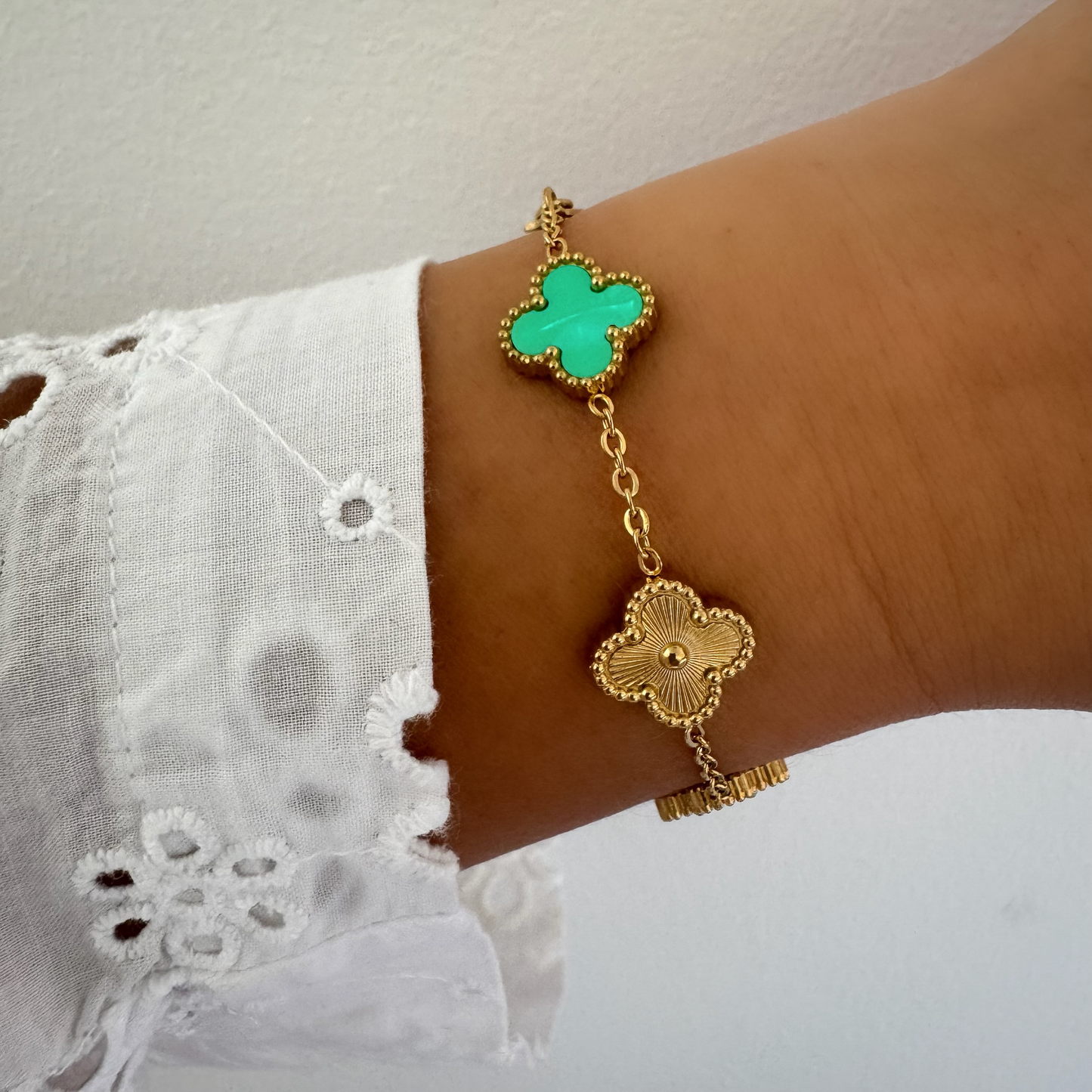 Bracelet Trèfle Maelya / Corelle menthe à l'eau doré