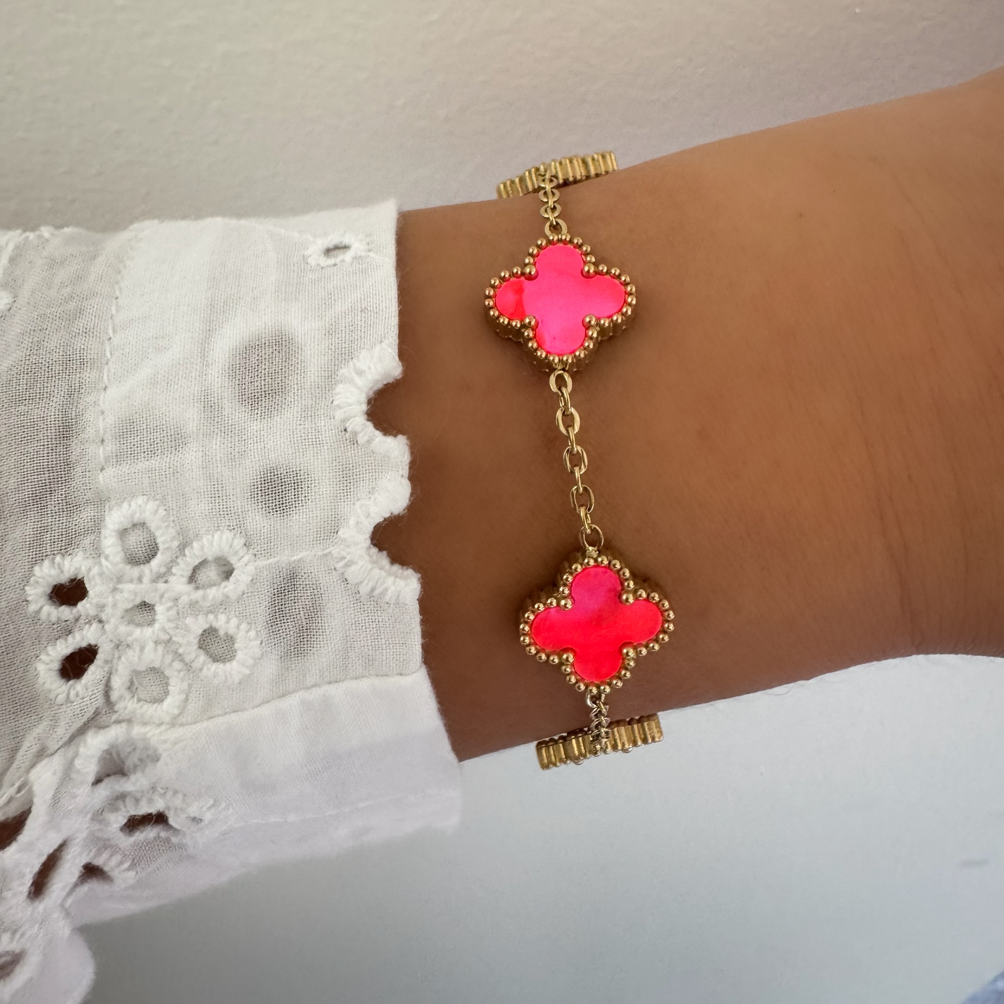 Bracelet Trèfle Maelya magenta doré