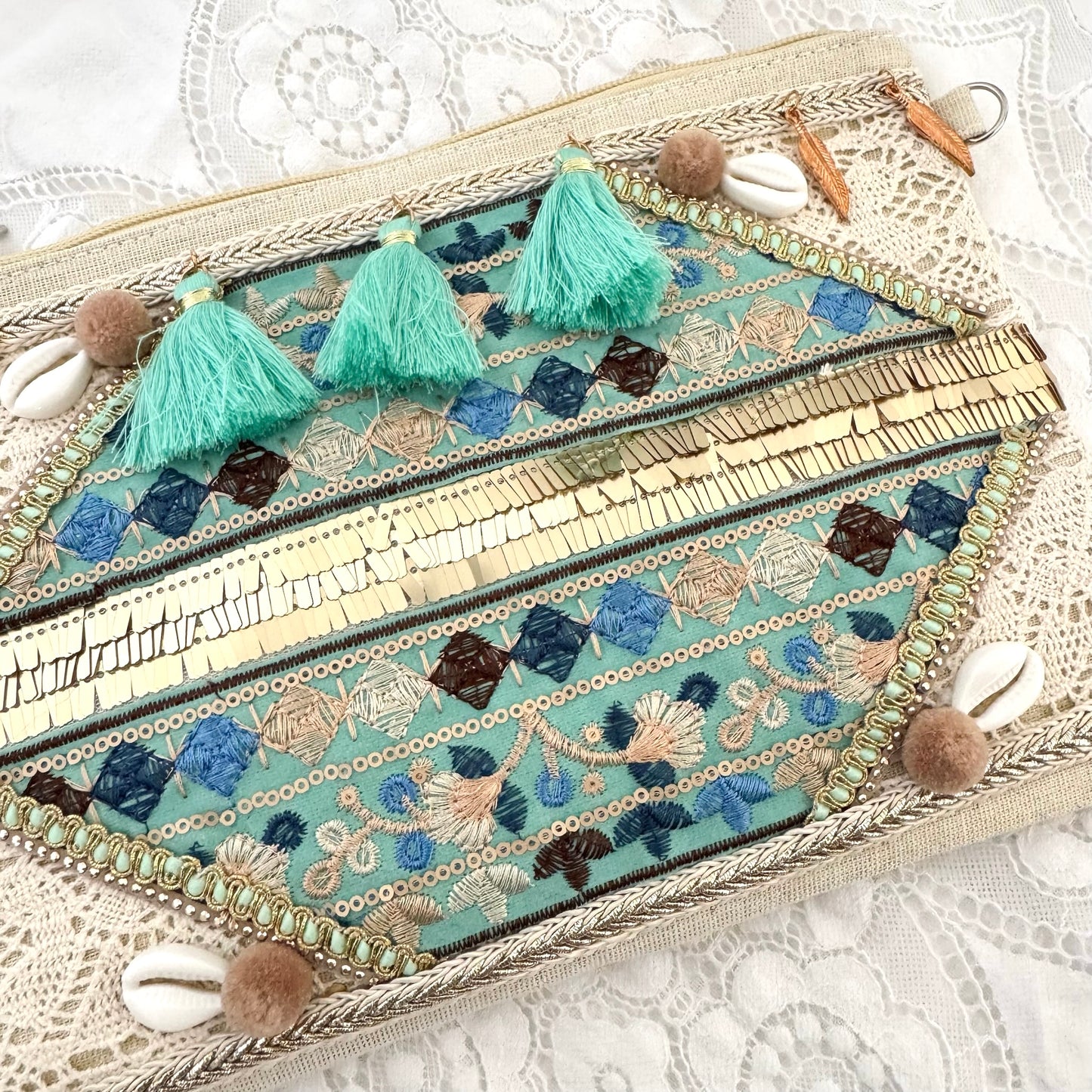 Pochette brodée