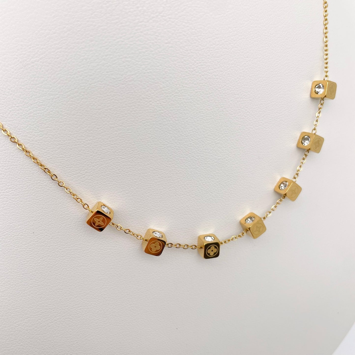 Collier Dé