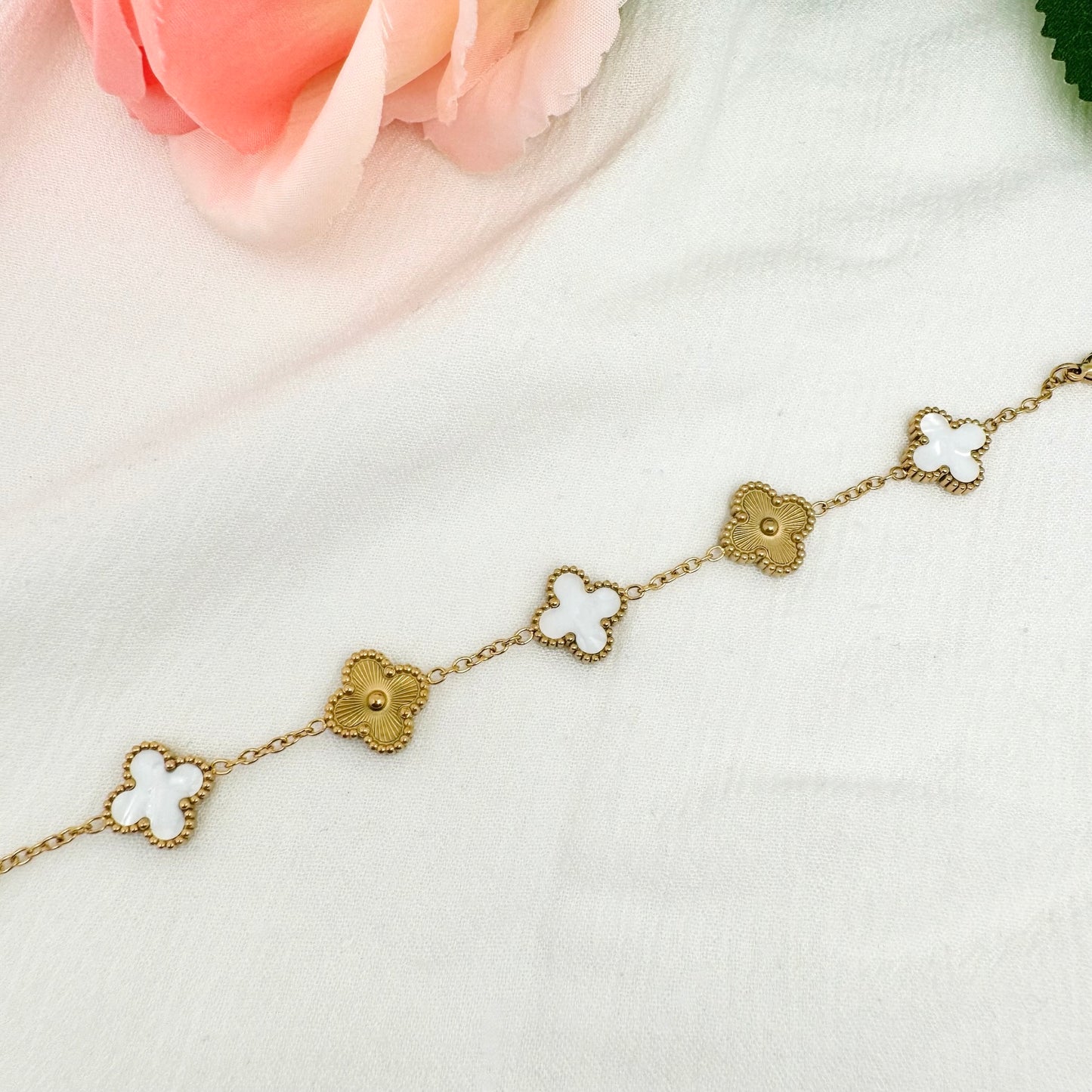 Bracelet Trèfle Maelya / Corelle blanc doré