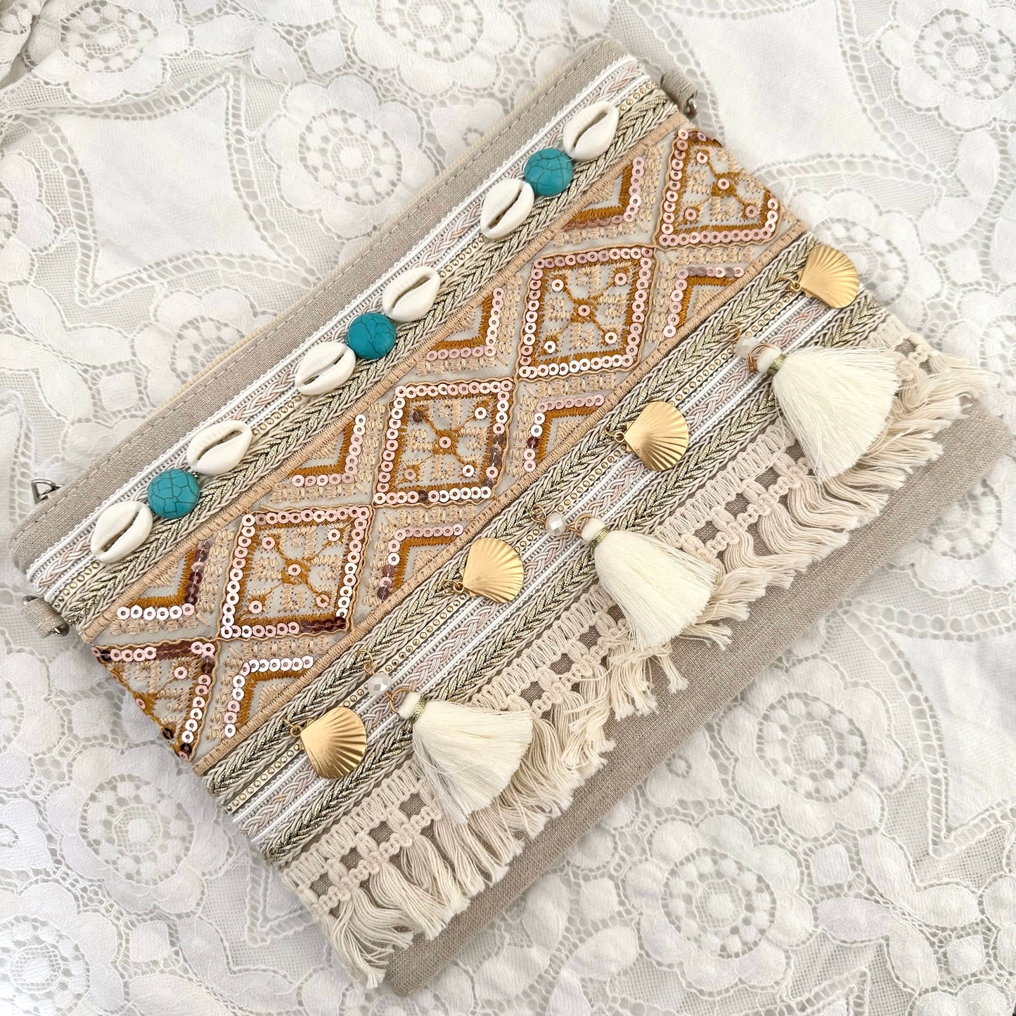 Pochette brodée