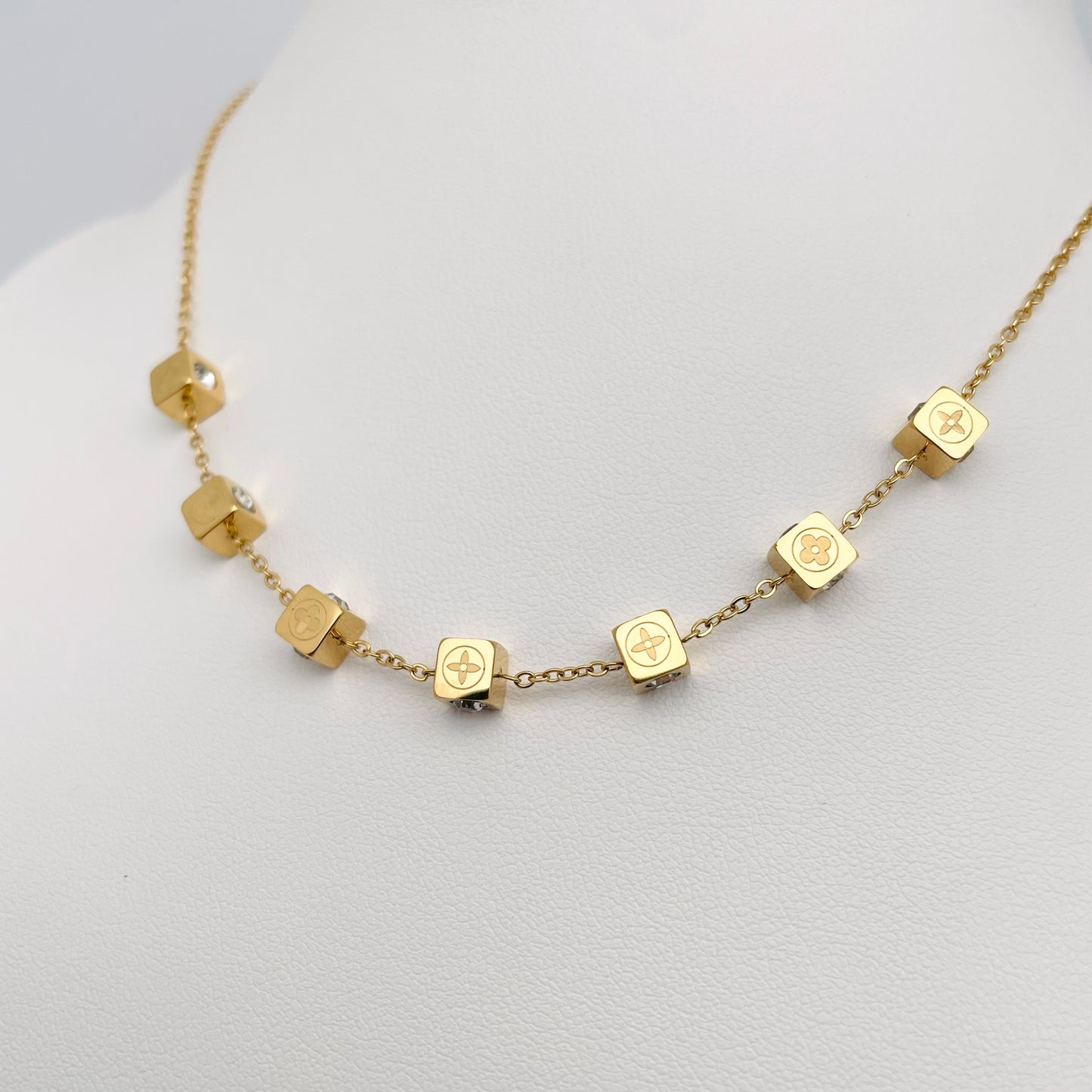 Collier Dé