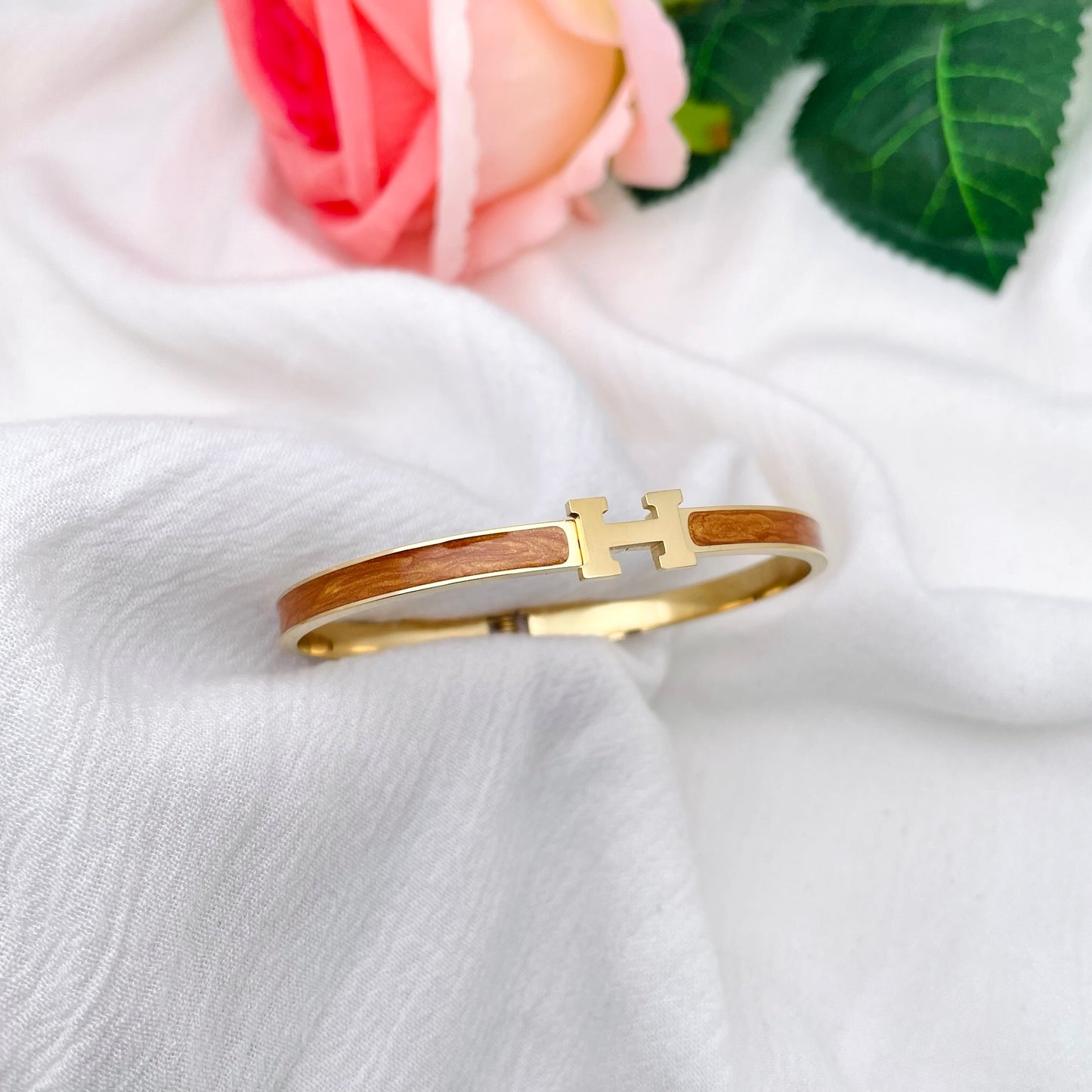 Bracelet jonc H fin caramel
