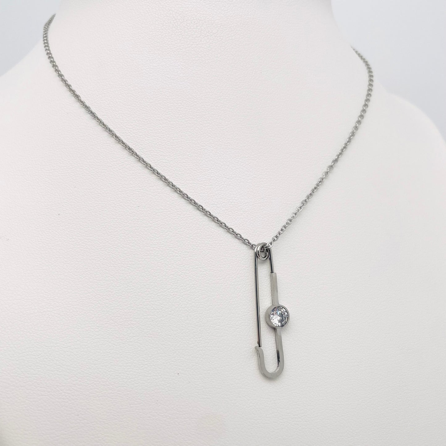 Collier Epingle strass