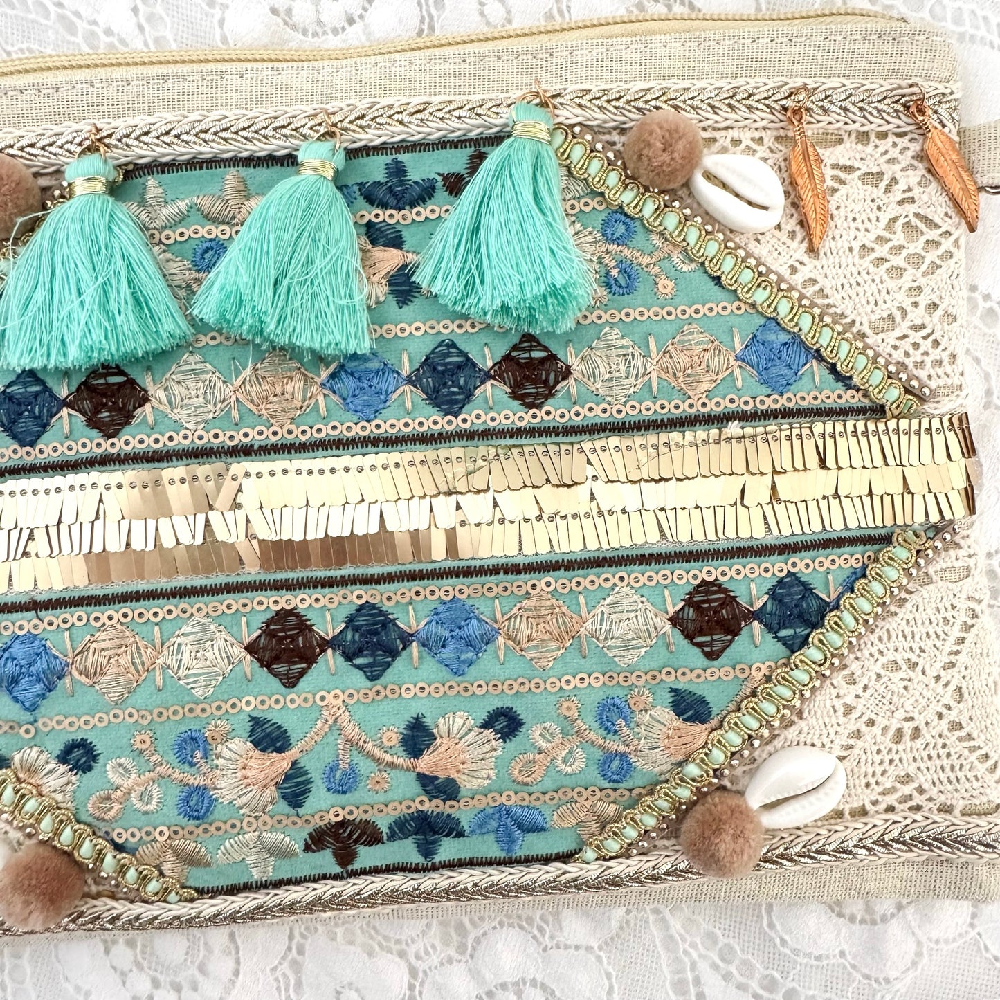 Pochette brodée