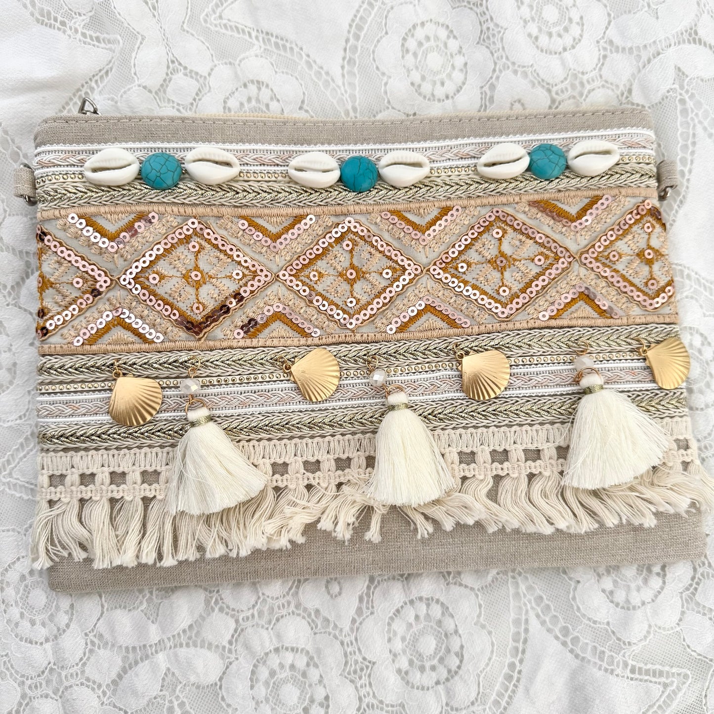 Pochette brodée