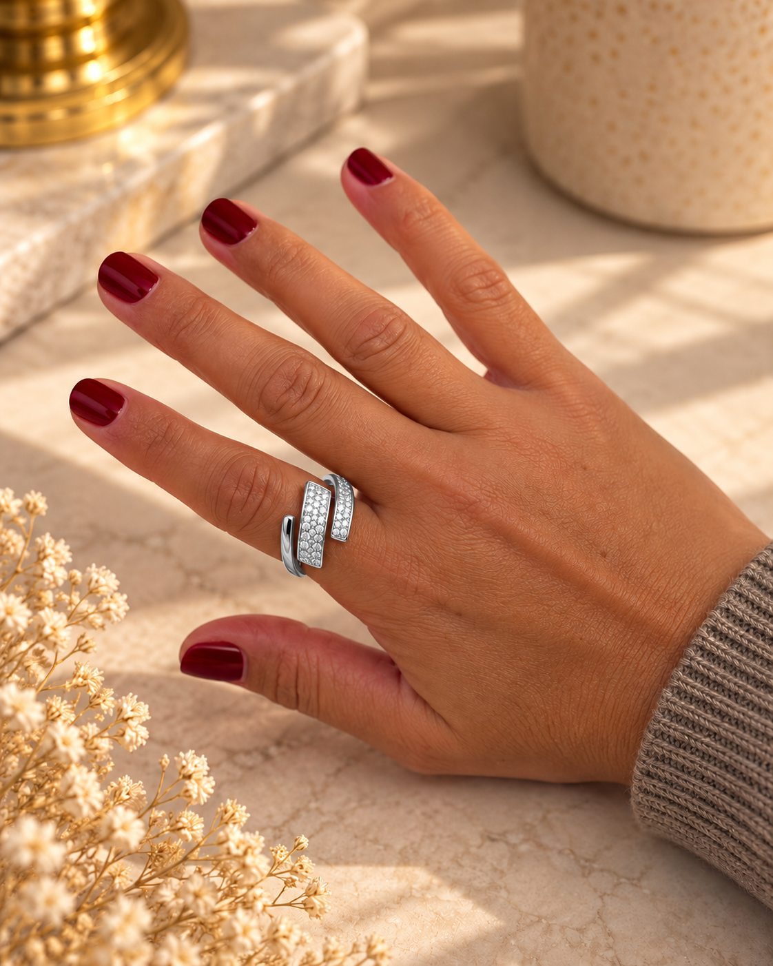 Bague entrelacée argentée zirconiums