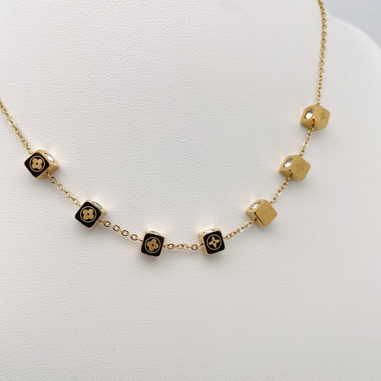 Collier Dé