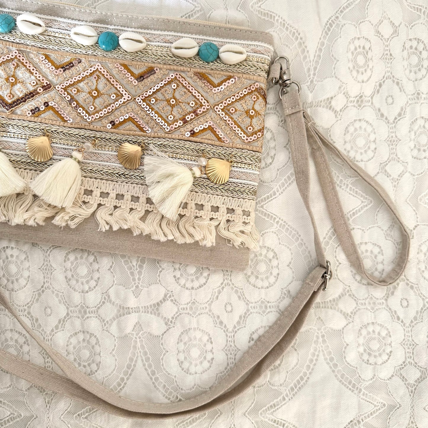 Pochette brodée