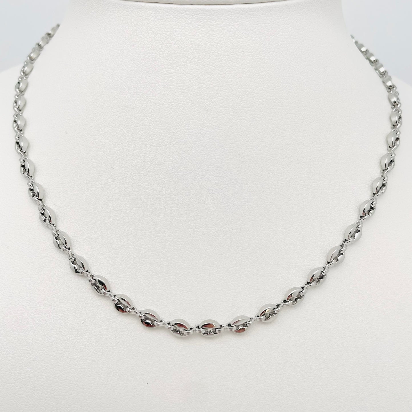 Collier Lucas