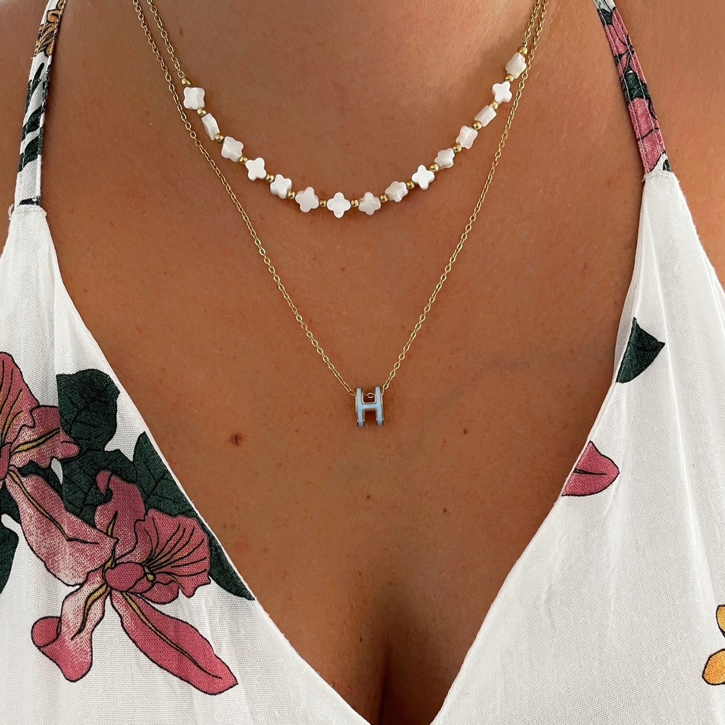 Collier H rose