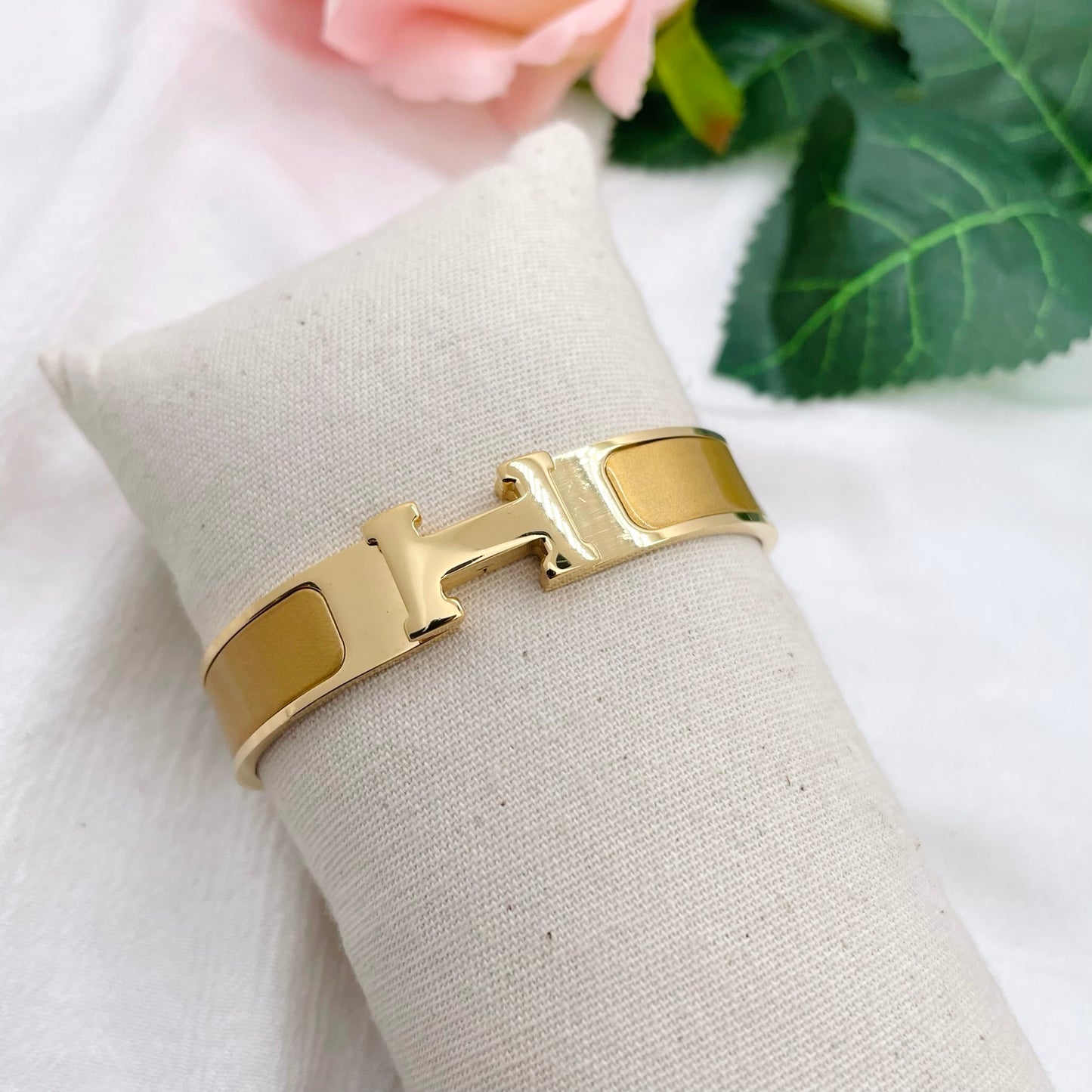 Bracelet H doré
