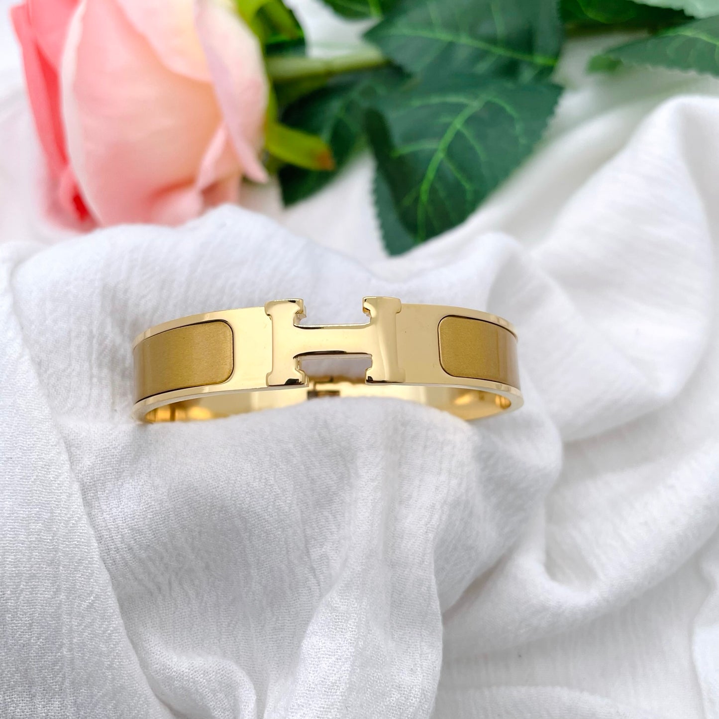 Bracelet H doré
