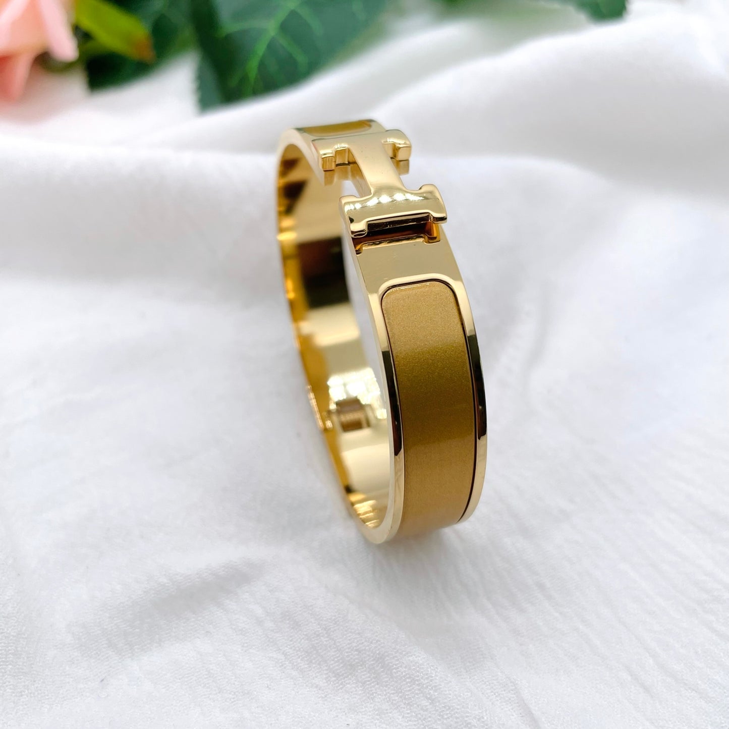 Bracelet H doré