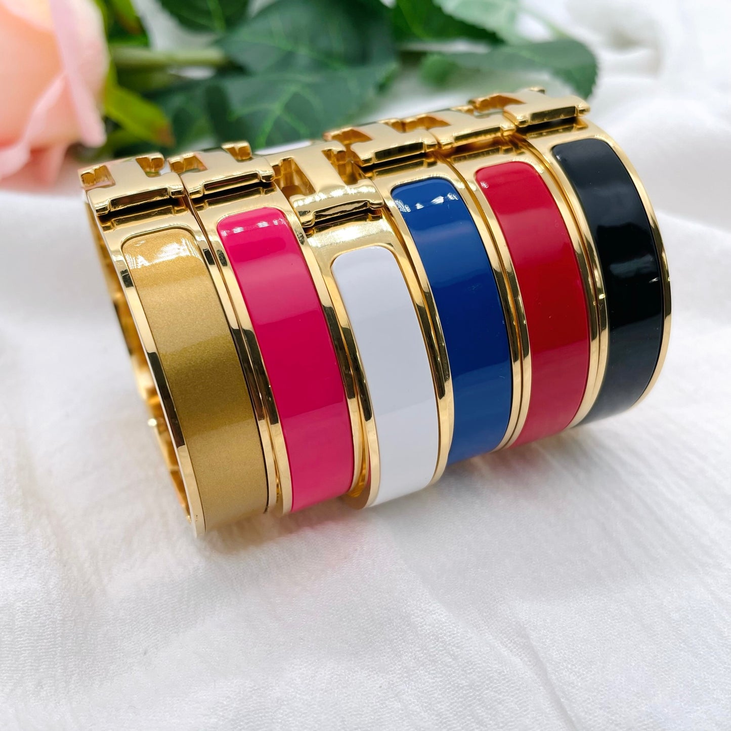 Bracelet H doré