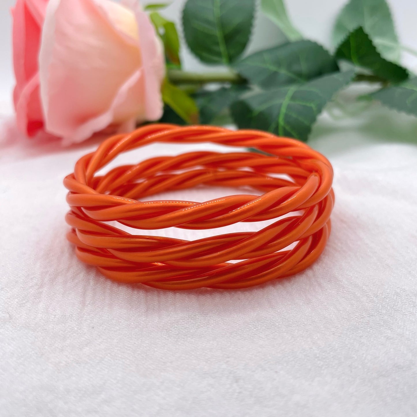 Jonc Bouddhiste torsadé orange