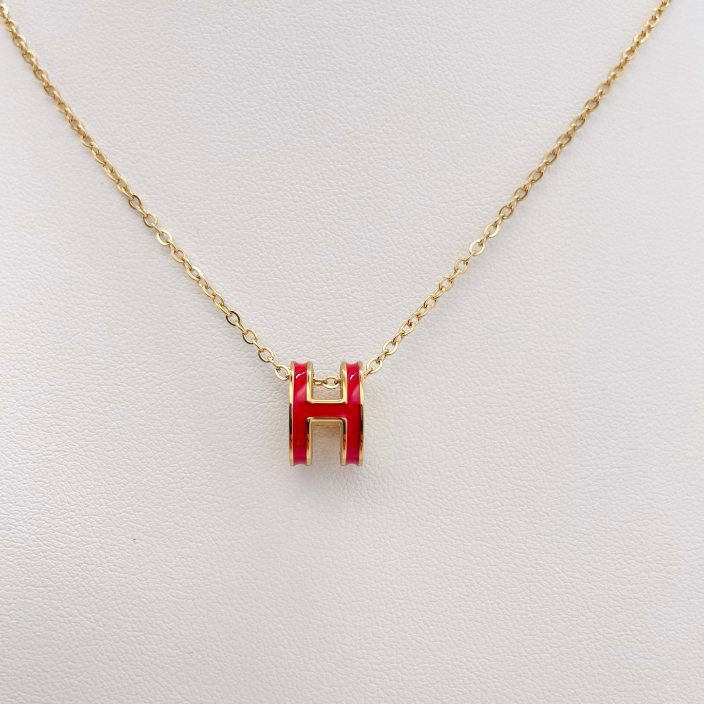 Collier H rouge