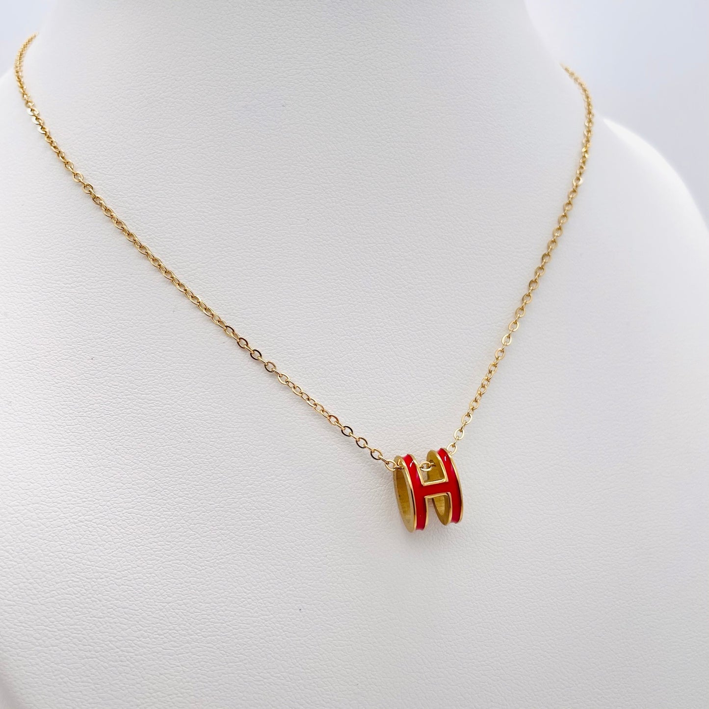 Collier H rouge