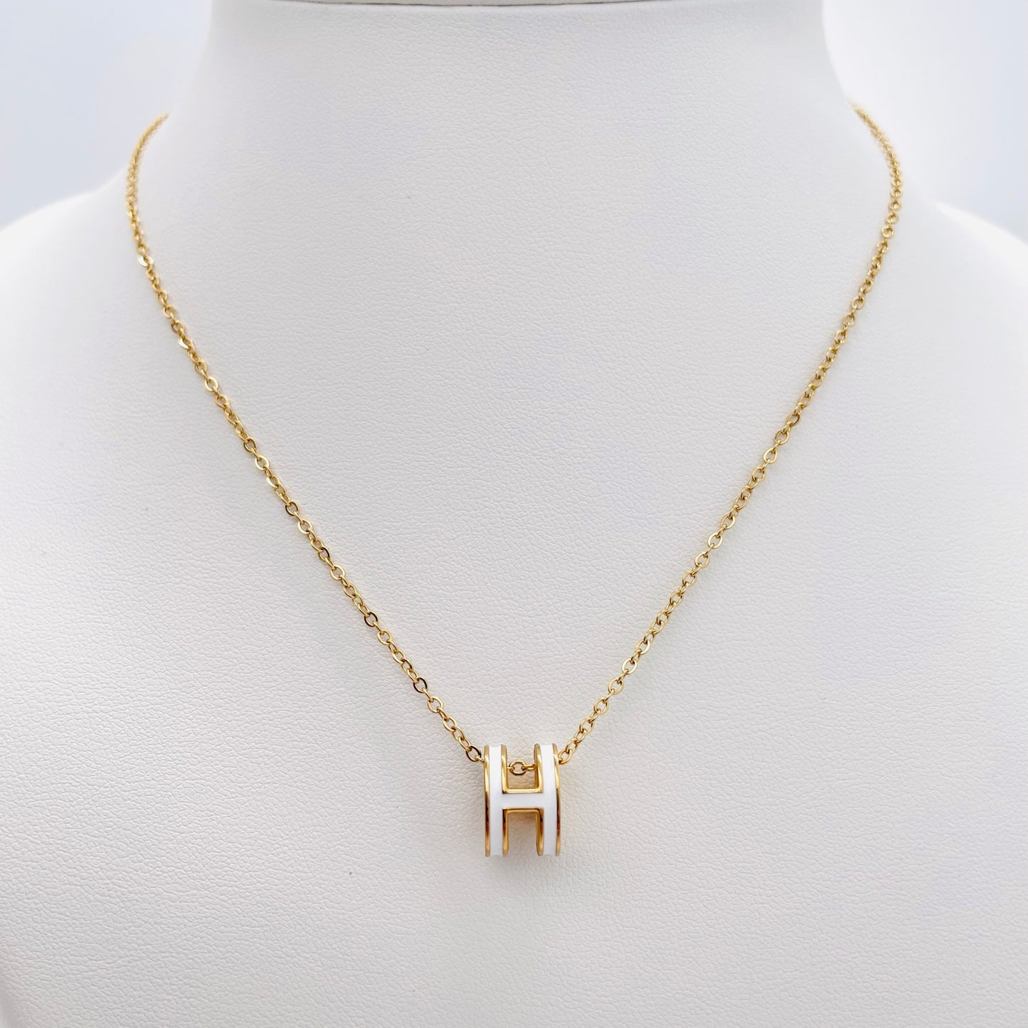 Collier H Blanc