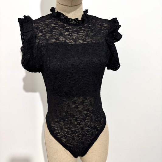 Body en dentelle manches courtes volantées