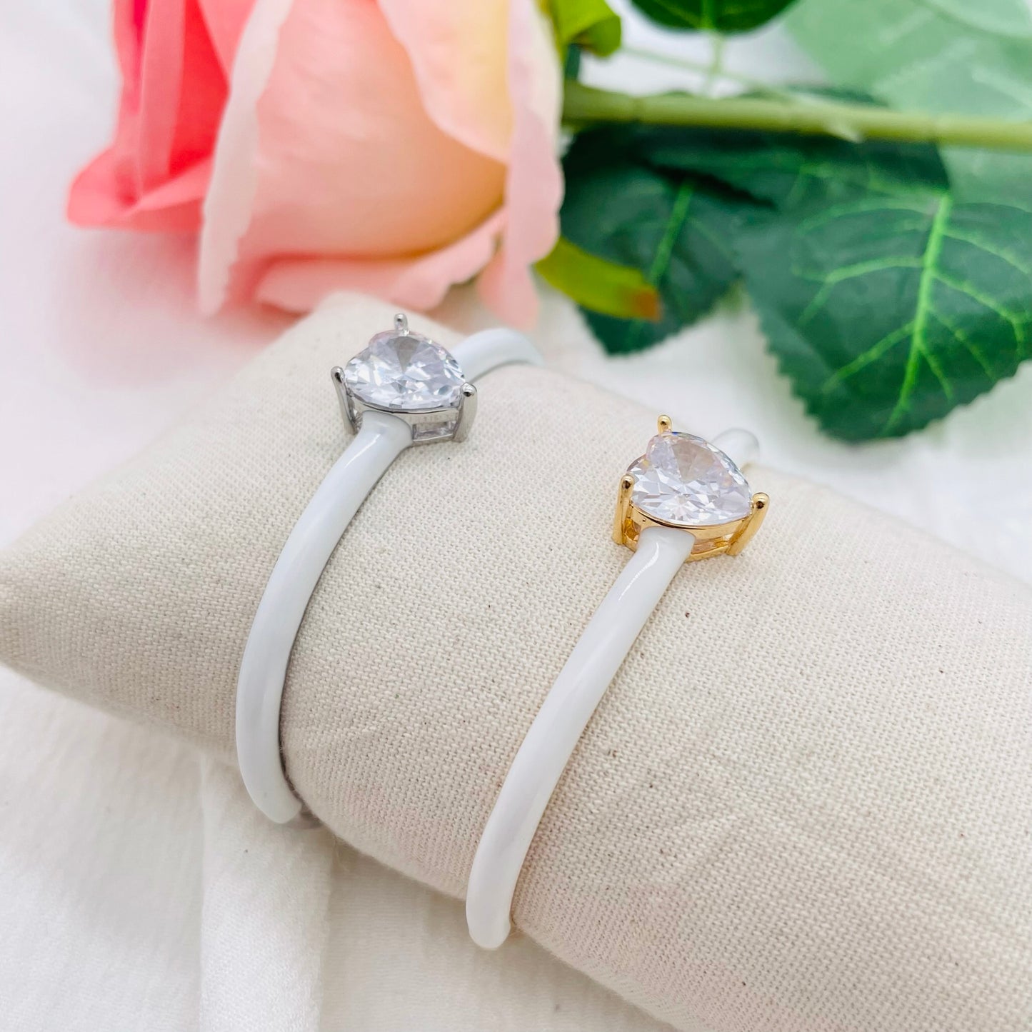 Bracelet jonc Coeur blanc