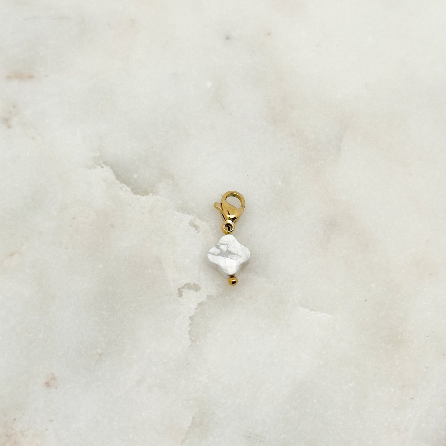 Charm Trèfle Blanc Howlite