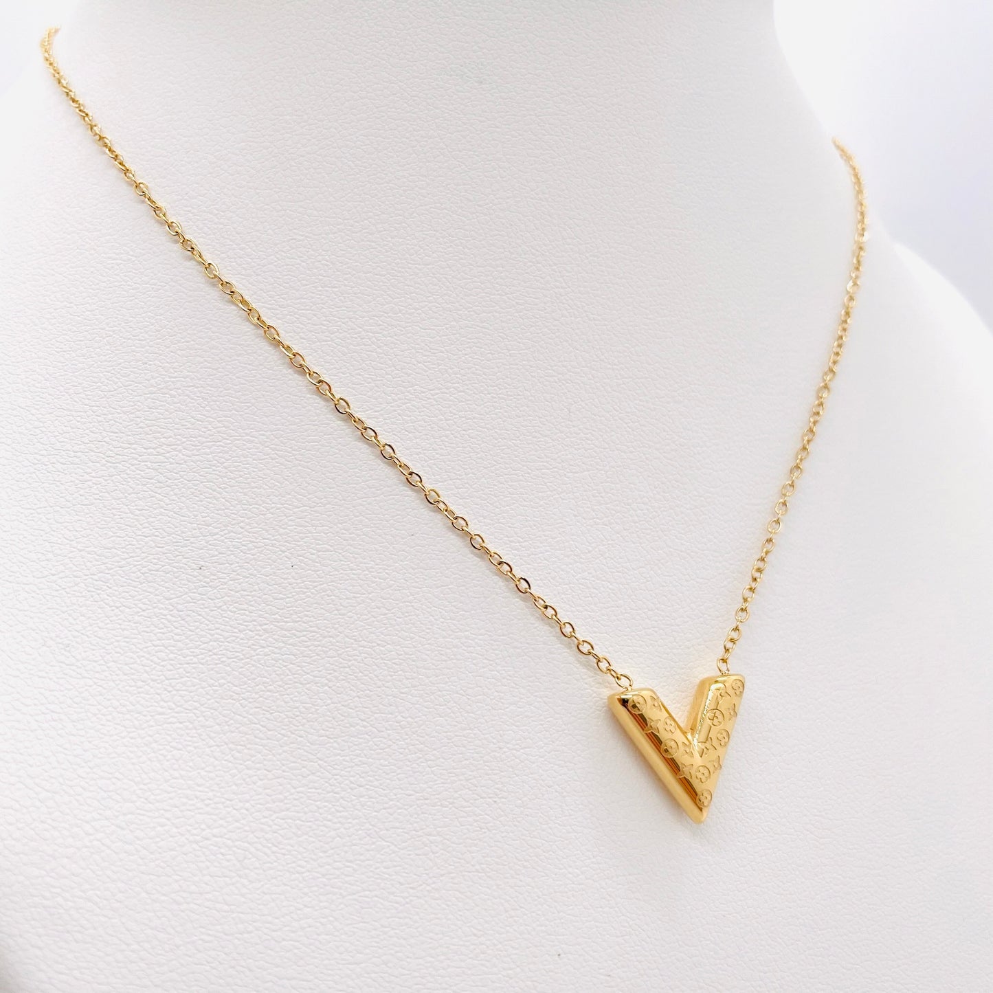 Collier V