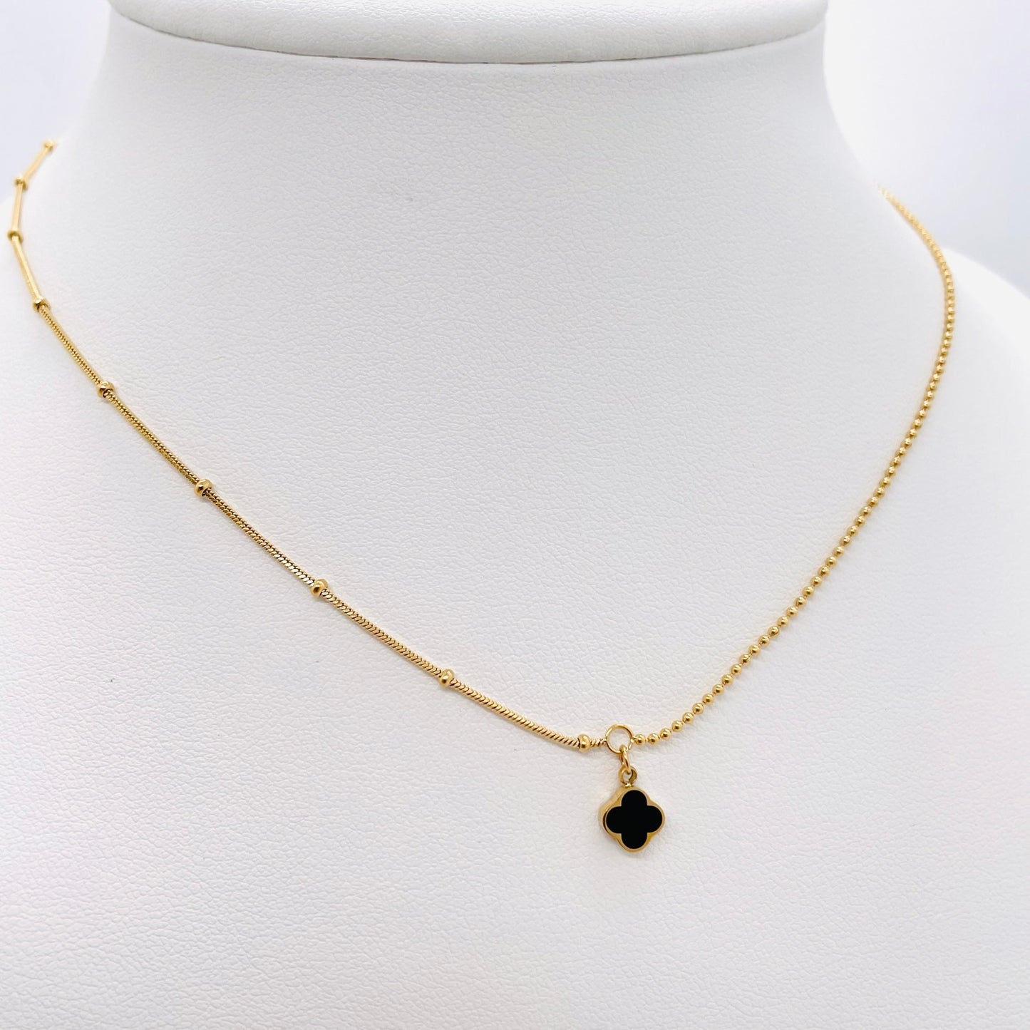 Collier Trèfle recto verso Charlie noir/blanc