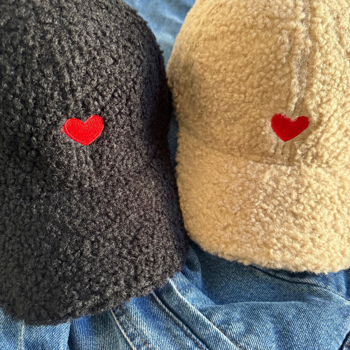 Casquette Teddy Femme en Moumoute avec Cœur Noir