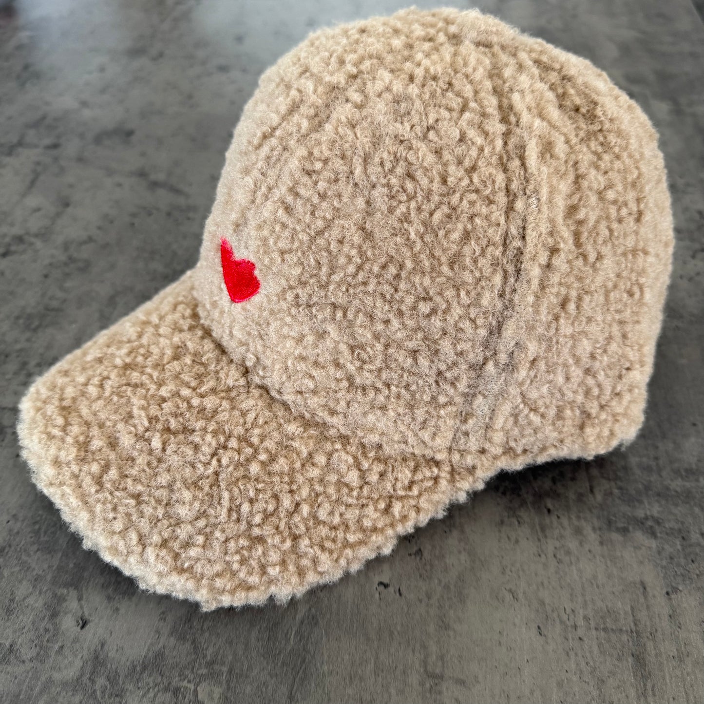 Casquette Teddy Femme en Moumoute avec Cœur Camel