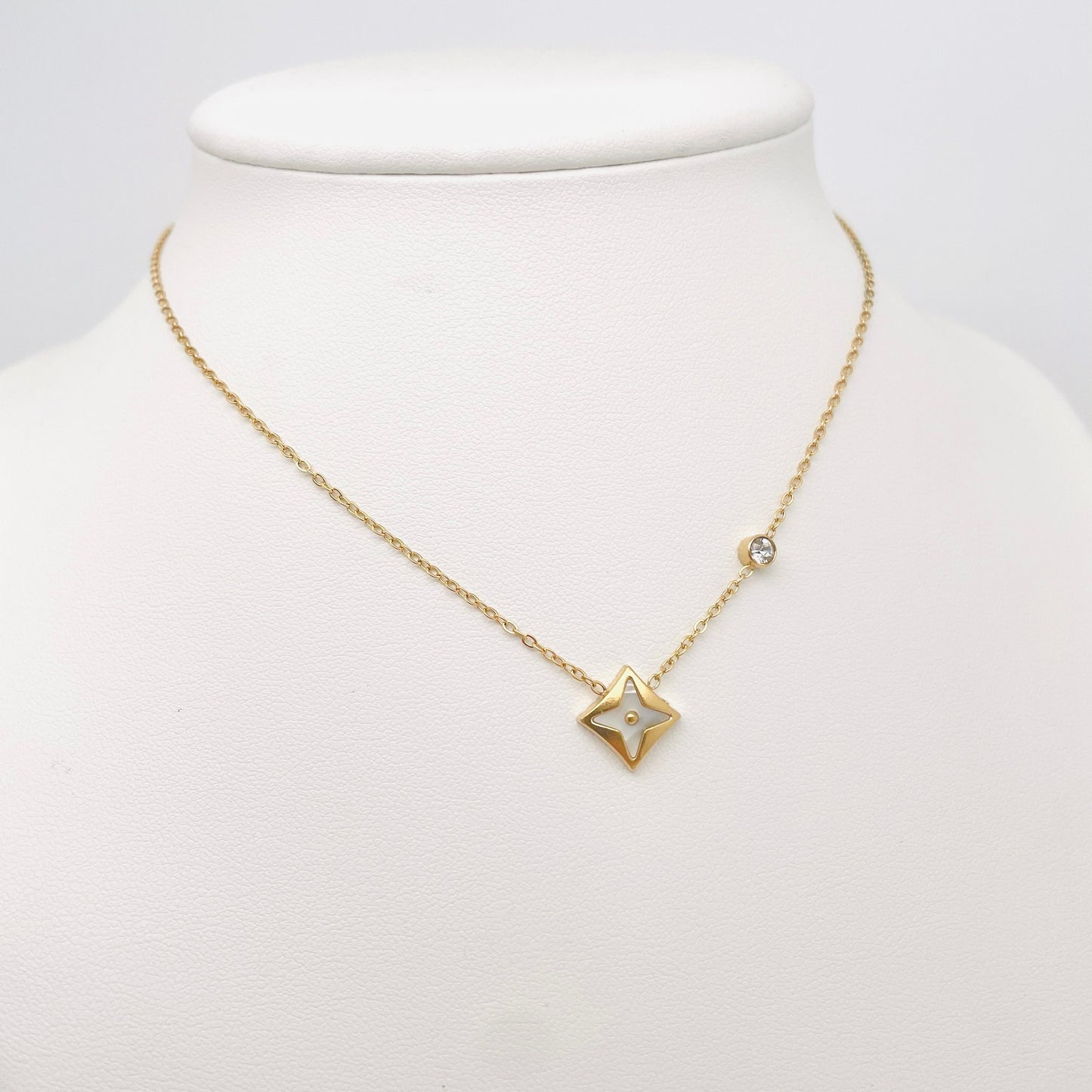 Collier Carla