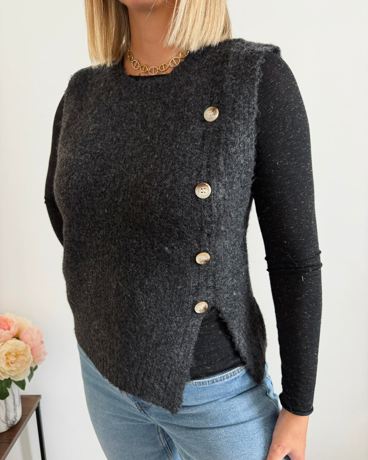 Pull sans manches boutons noir