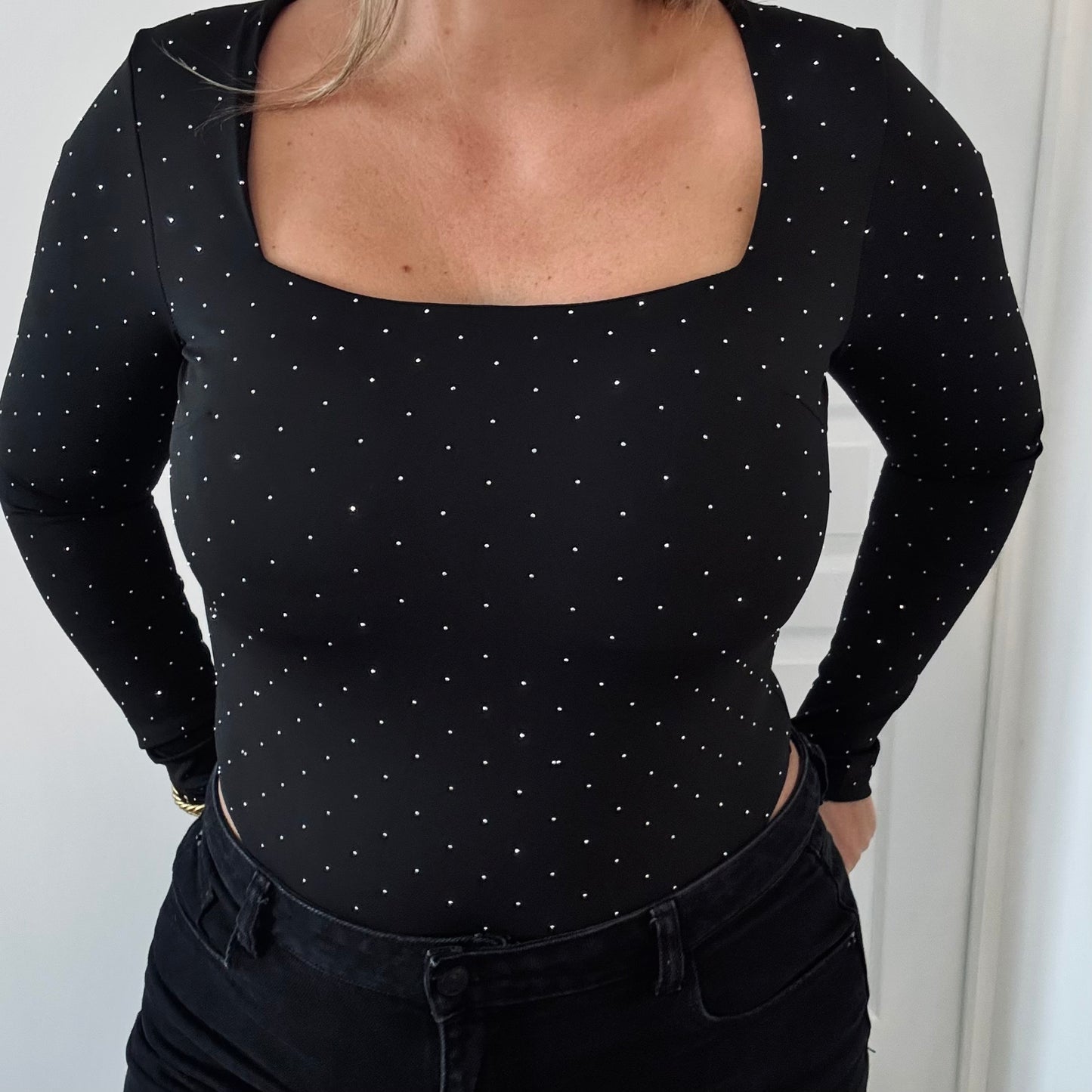 Body strass échancré – manches longues, coques intégrées (3 couleurs)