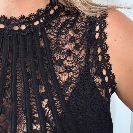 Body dentelle col montant – sans manches (noir ou blanc)