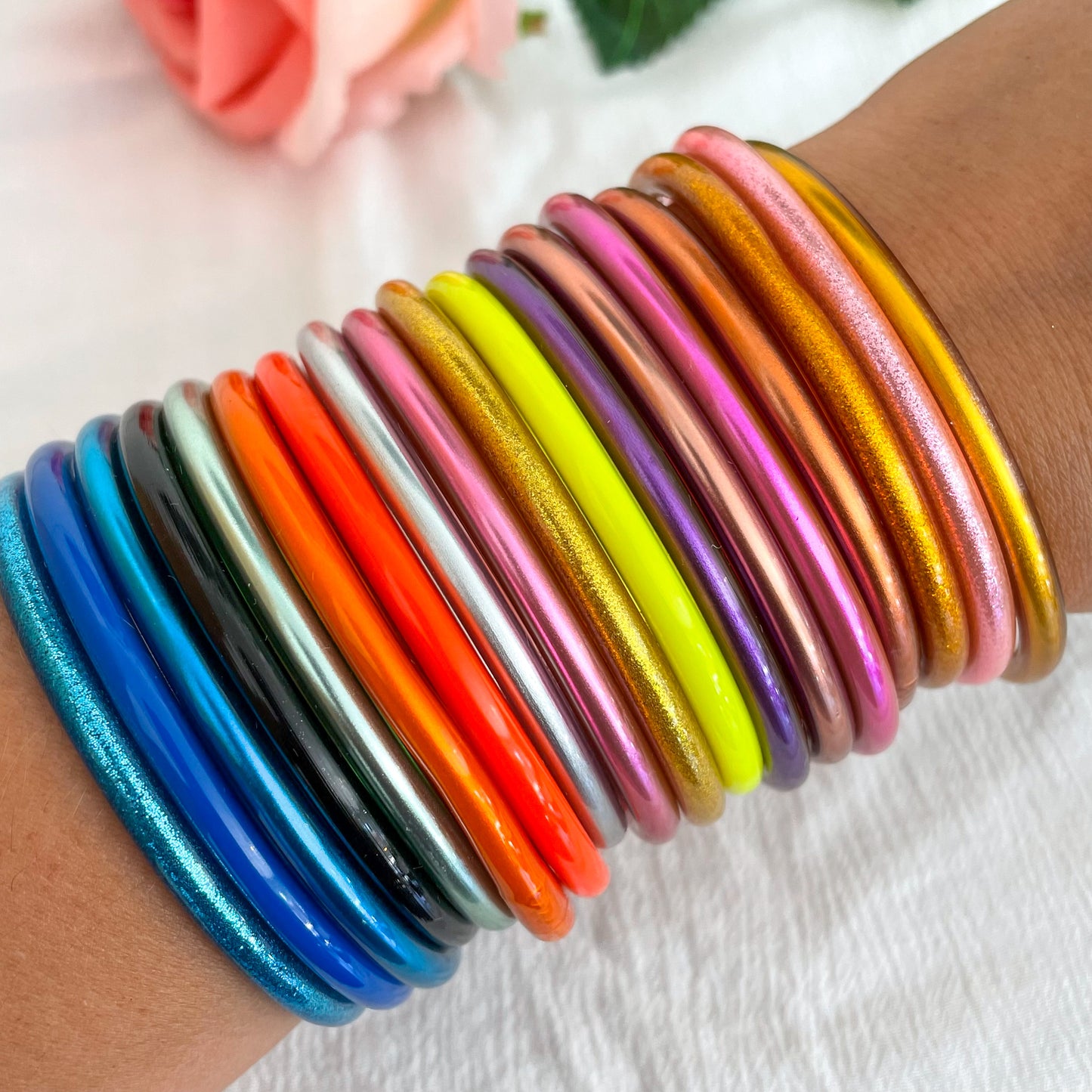 Jonc Bouddhiste rouge fluo