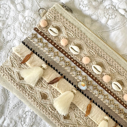 Pochette brodée