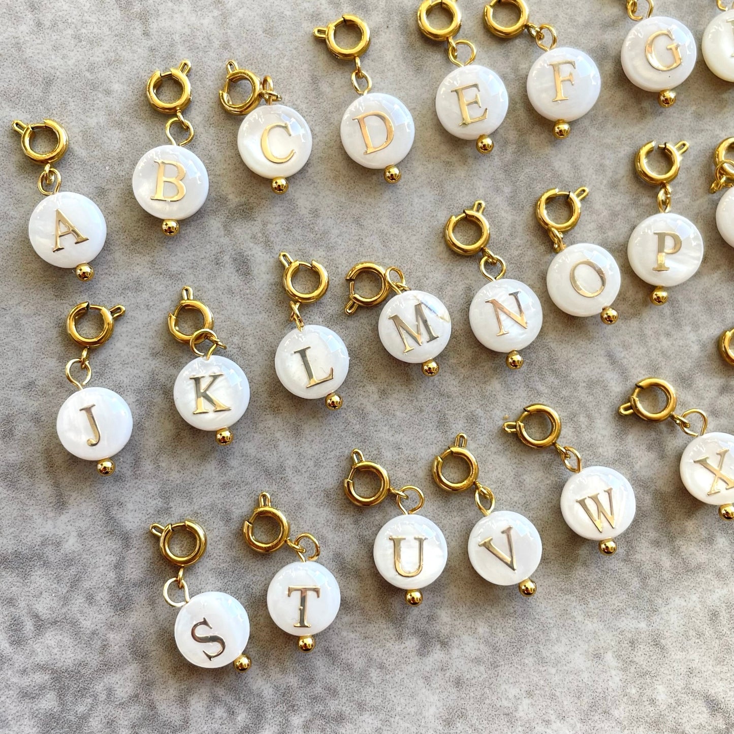Charms lettres initiales nacre