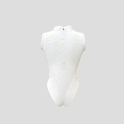 Body dentelle col montant – sans manches (noir ou blanc)
