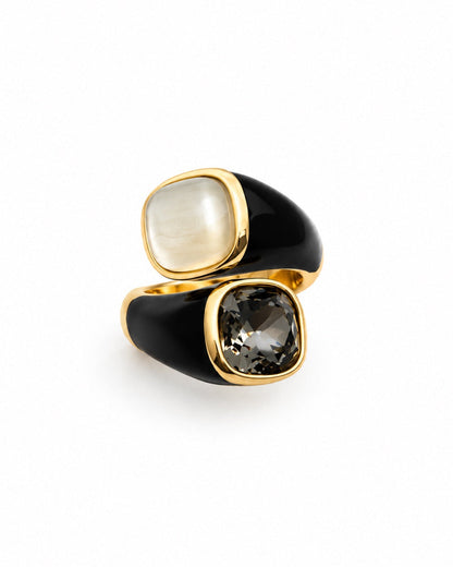 Bague dorée entrelacée noir à pierre