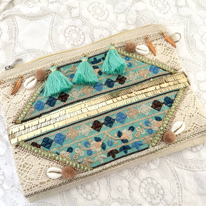 Pochette brodée