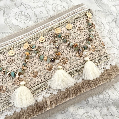 Pochette brodée