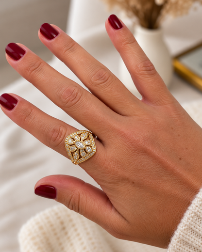 Bague dorée fleur zirconiums