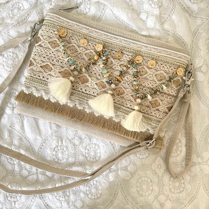 Pochette brodée