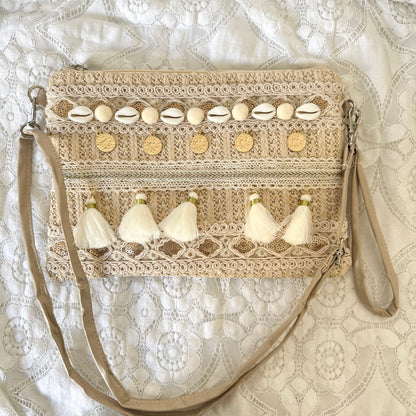 Pochette brodée