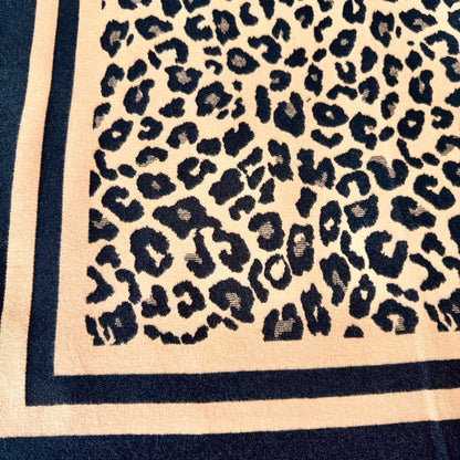 Écharpe imprimé Léopard camel/noir