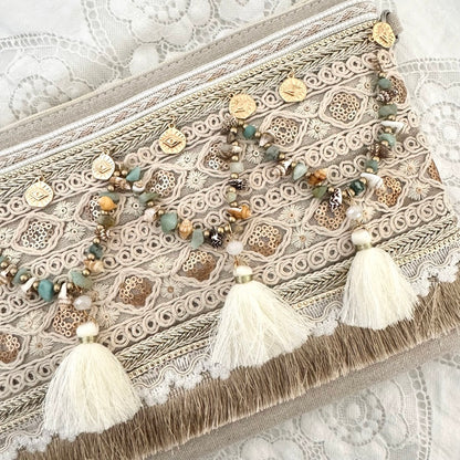 Pochette brodée