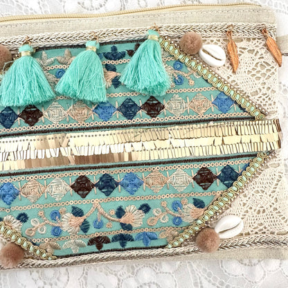 Pochette brodée