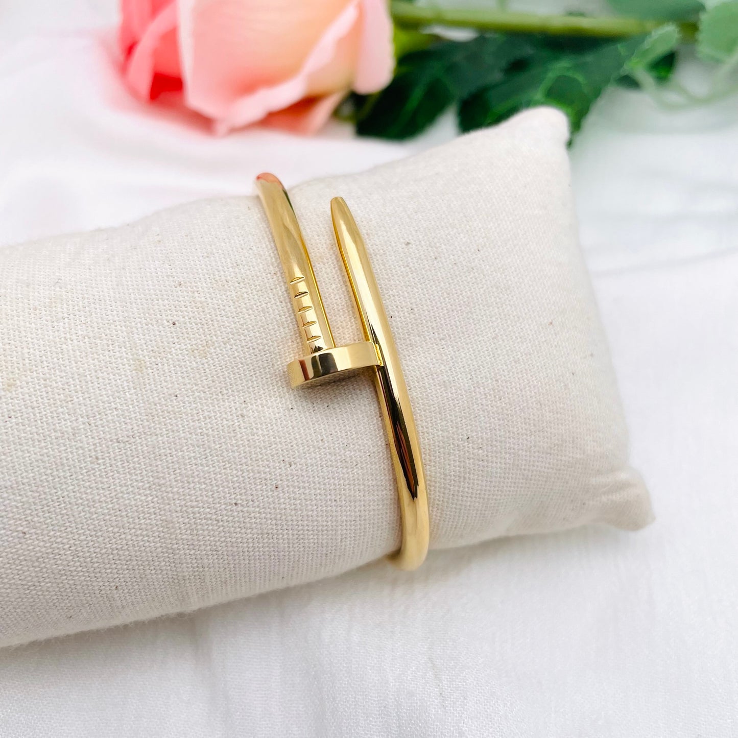 Bracelet jonc Clou doré